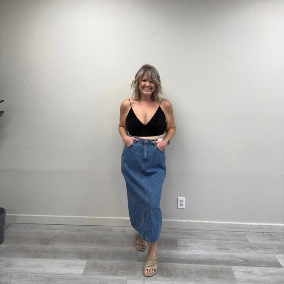 Free People Black Rose Velvet Crop Top - No Size (Fits like 10/12) - Picture 4 of 5